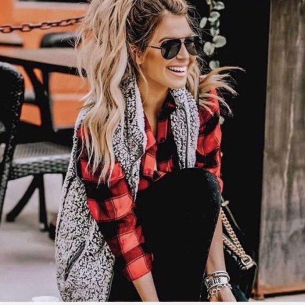 Faux fur women plush vest zip down jacket sleeveless
Fits true to size